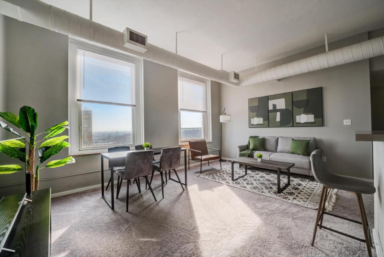 Frontdesk Huron Square Apts Downtown Cleveland Kamer foto