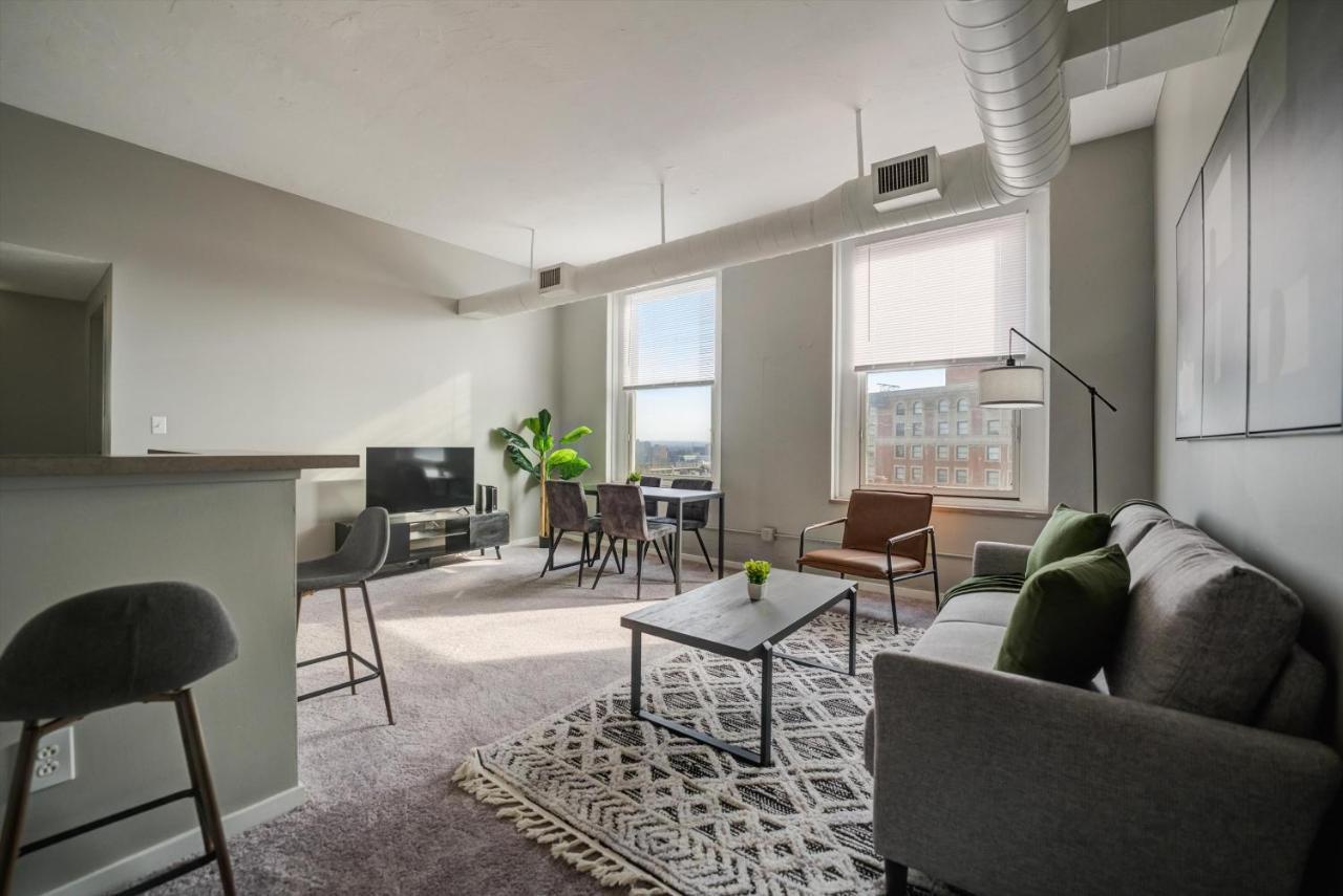 Frontdesk Huron Square Apts Downtown Cleveland Kamer foto